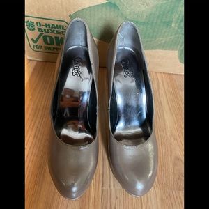 Carlos Santana Platform Pumps